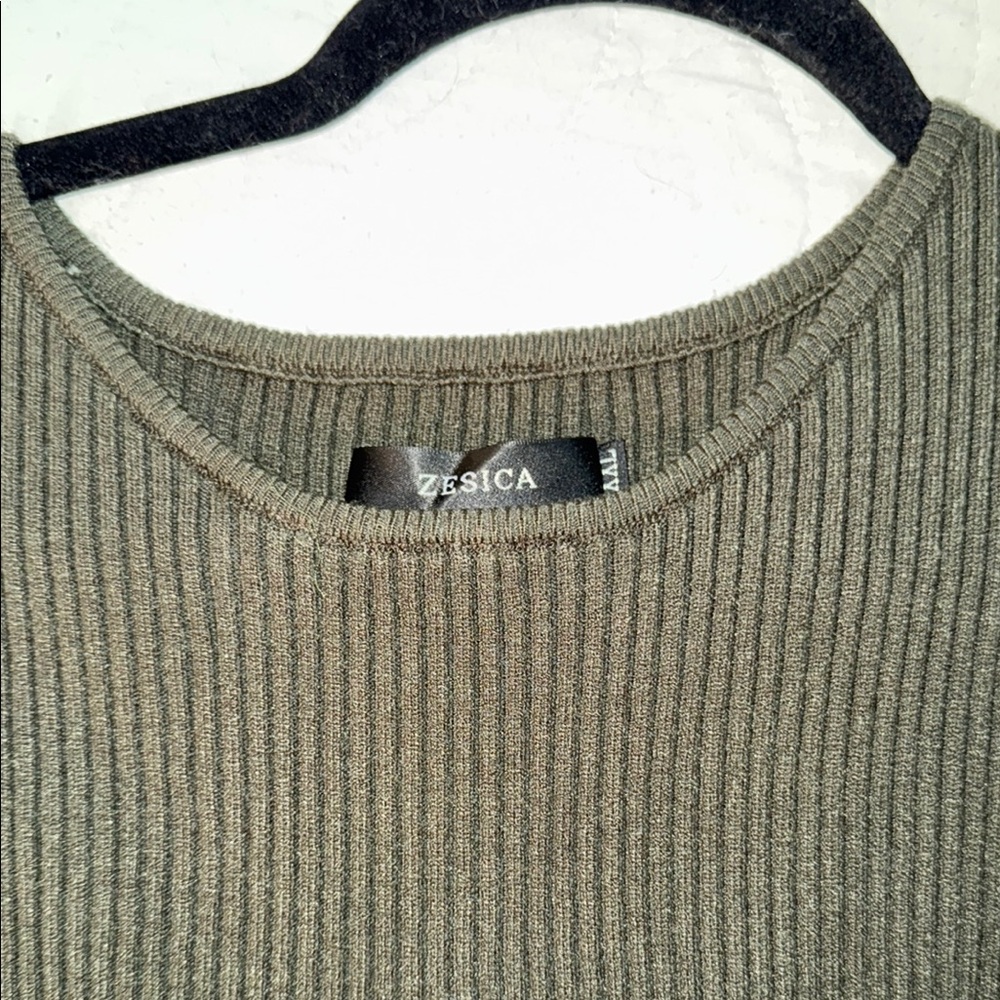 Sleeveless Ribbed Top - Green - Picture 2 of 3